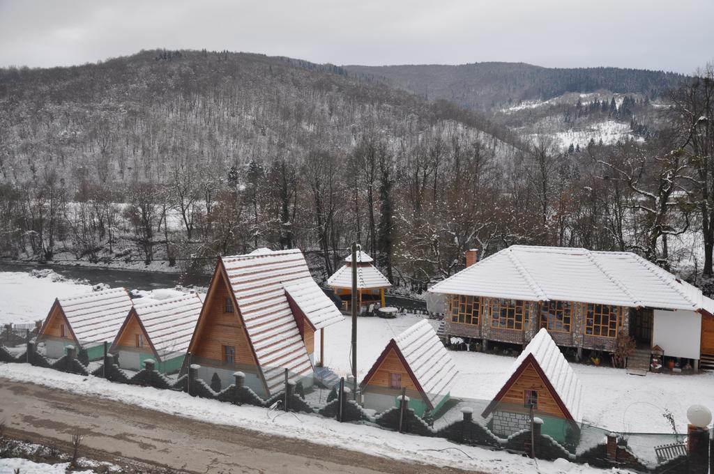 ホテル Rafting Kamp Dvije Vrbe フォチャ エクステリア 写真