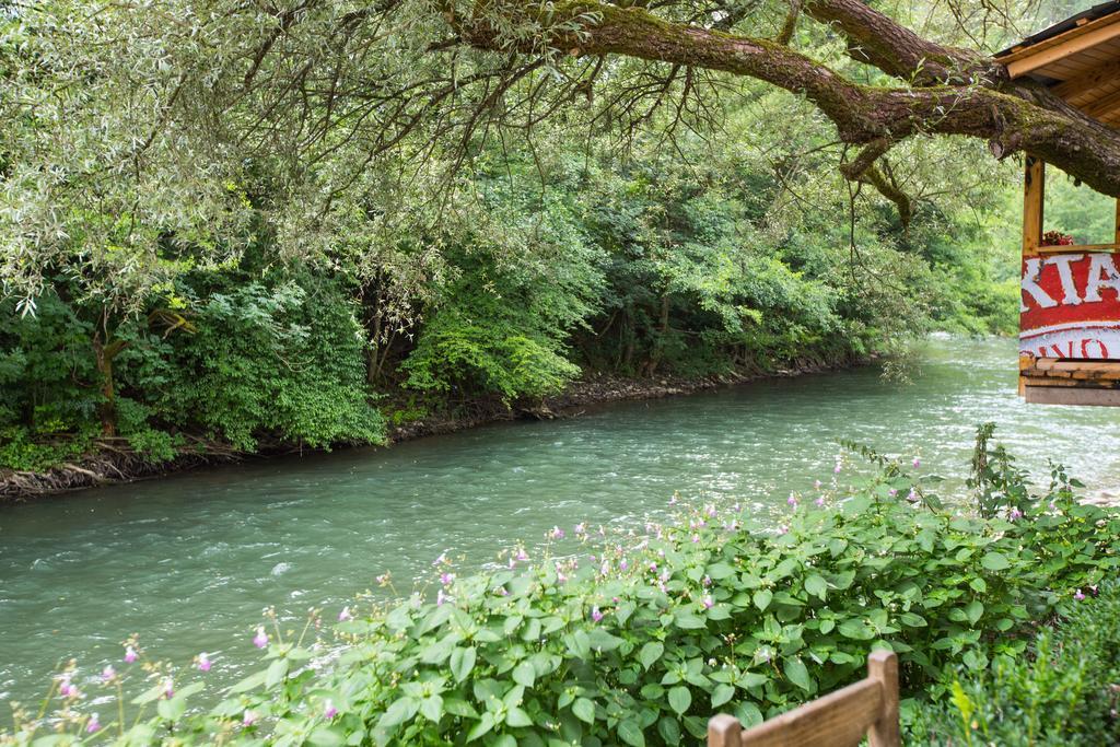 ホテル Rafting Kamp Dvije Vrbe フォチャ エクステリア 写真